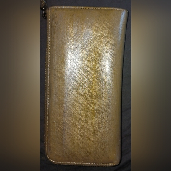 Salvatore Ferragamo EUC marbled gold zip around wallet - Picture 2 of 9